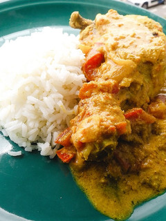 Una foto de Pollo en salsa de maní