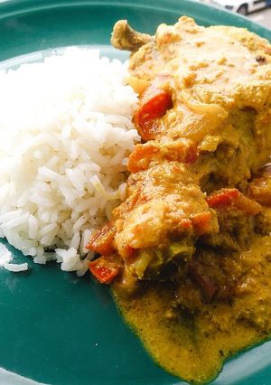 Una foto de Pollo en salsa de maní
