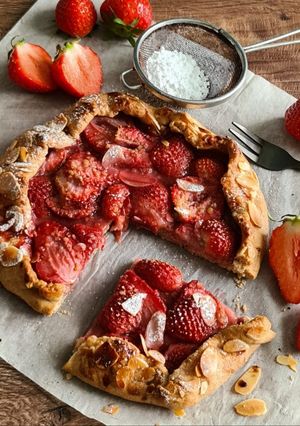 Une photo de Tarte rustique aux fraises 🍓