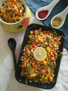 चटपटा स्प्राउट मिक्स (chatpata sprout mix recipe in Hindi) रेसिपी मुख्य फोटो