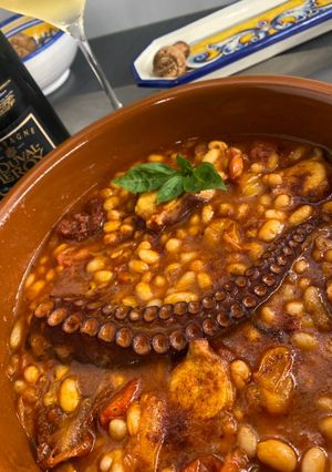 Una foto de Judías blancas con pulpo