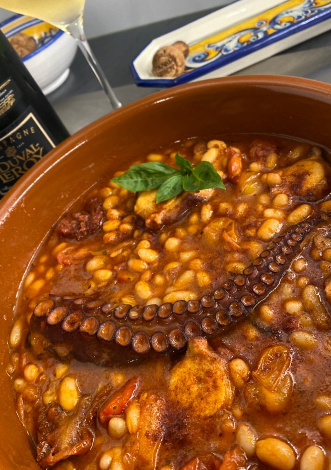 Una foto de Judías blancas con pulpo