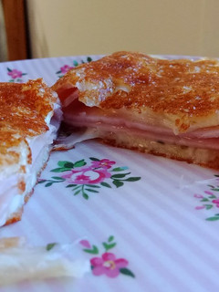 Una foto de Sándwich de mozzarella (sin pan)