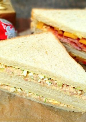 A picture of Takeaway sandwiches.