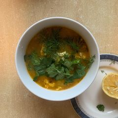A picture of Eshkeneh - Iranian onion and fenugreek based soup.