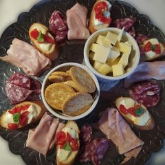Bruschette caprese - antipasto for four A picture of Bruschette caprese - antipasto for four.