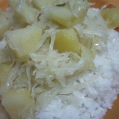 Waru stew with cabbage A picture of Waru stew with cabbage.