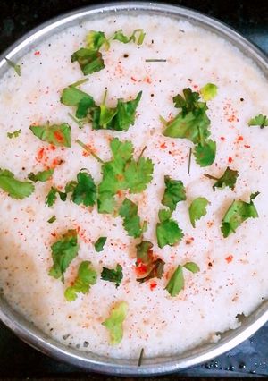 A picture of Rava dhokala in the kadai.