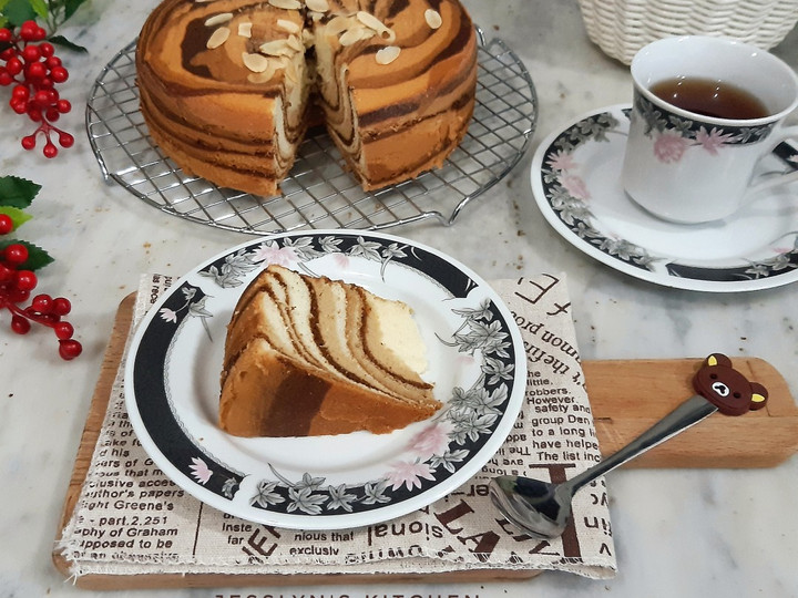 Bagaimana Menyiapkan Zebra Cake Putih Telur Rumahan