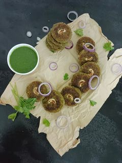 સ્ટફડ હરાભરા કબાબ (Stuffed Hara Bhara Kebab Recipe In Gujarati) રેસીપી મુખ્ય ફોટો