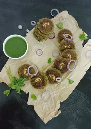 સ્ટફડ હરાભરા કબાબ (Stuffed Hara Bhara Kebab Recipe In Gujarati) રેસીપી મુખ્ય ફોટો