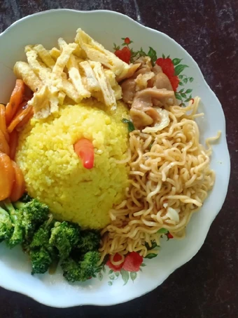 Cara Gampang Membikin Resep  Nasi Kuning rice cooker Sederhana yang Lezat Sekali, Enak
