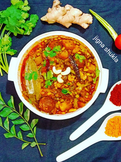 કાઠિયાવાડી ઊંધિયું (Kathiyawadi Undhiyu Recipe In Gujarati) રેસીપી મુખ્ય ફોટો
