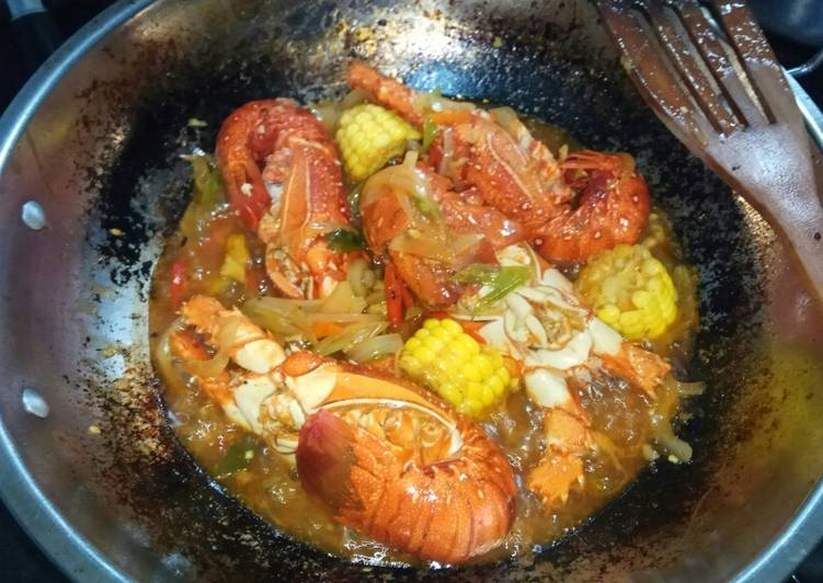 Langkah Mudah untuk Menyiapkan Lobster Saus Padang, Enak