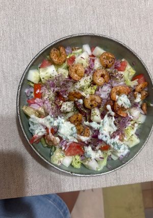 Una foto de Ensalada Griega con Camarones