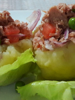 Una foto de Papas con Relleno de Atún