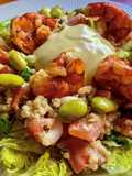 Ensalada de quinoa con picadillo de tomate y langostinos