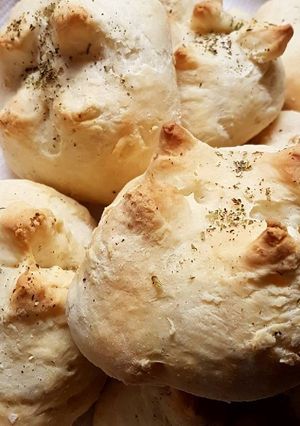 Una foto de Pan roseta tiernizado con un toque de orégano y mix de pimienta