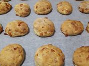 Una foto de scones de aceite