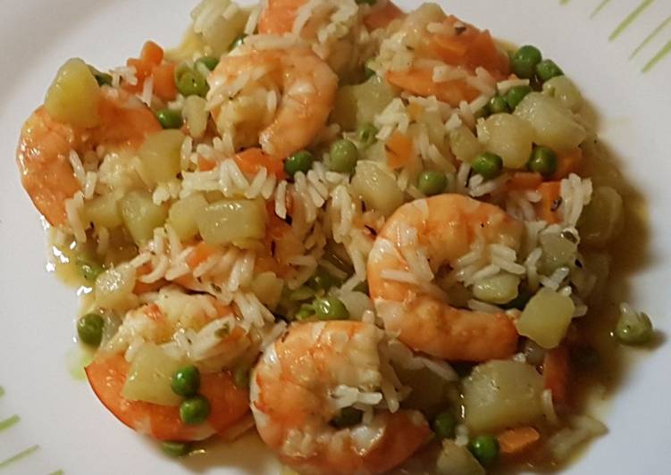 Camarones con salteado de verduras y arroz