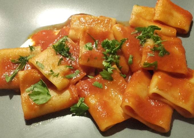 Ricetta Paccheri al Pomodoro su Stracciatella di Burrata ...