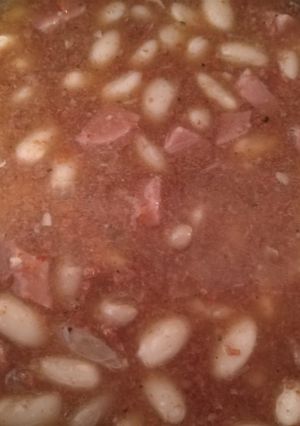 Una foto de Alubias con longaniza para un rápido almuerzo