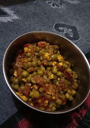 मटर पनीर (matar paneer recipe in Hindi) रेसिपी मुख्य फोटो