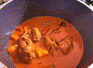 Gambar Kari ayam pekat simple