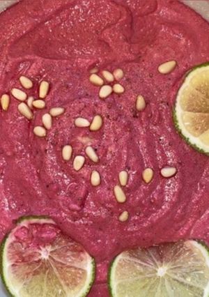 Une photo de Houmous betteraves