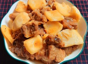 Hình của món Sườn non kho cùi dừa tươi.