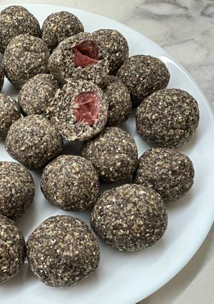 Meggyes - Mákos zabgolyó (Gm, Lm, vegan) recept fotója