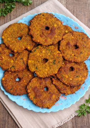 लौकी की मठरी रेसिपी मुख्य फोटो