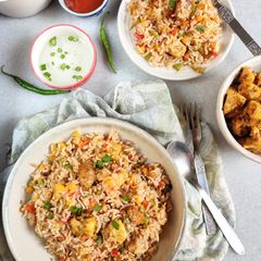 A picture of Chicken Tikka fried rice.