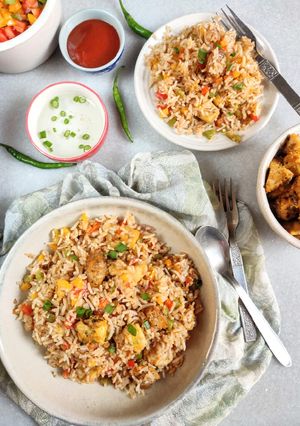 A picture of Chicken Tikka fried rice.