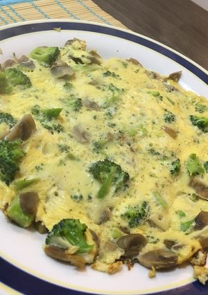 Una foto de Tortilla de champiñones y brócoli