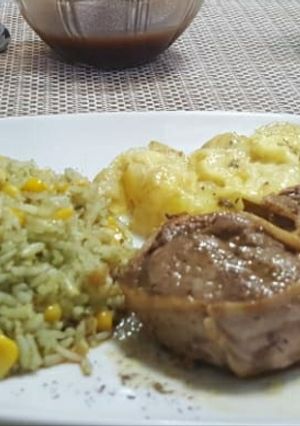 Una foto de Arroz navideño con salsa de albahaca y nueces
