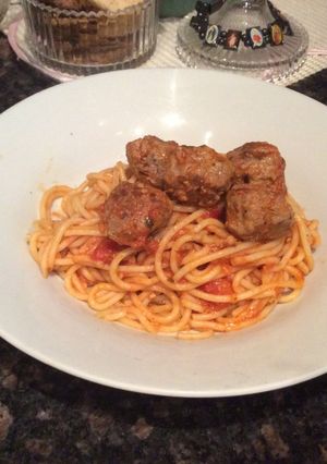 A picture of Tuscan meatballs with spaghetti.
