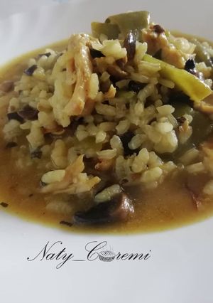 Una foto de ARROZ CALDOSO CON POLLO Y VERDURAS
