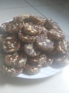 अंजीर खजूर शाही रोल (Anjeer khajoor shahi roll recipe in hindi) रेसिपी मुख्य फोटो