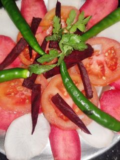 सलाद(salad recipe in hindi) रेसिपी मुख्य फोटो