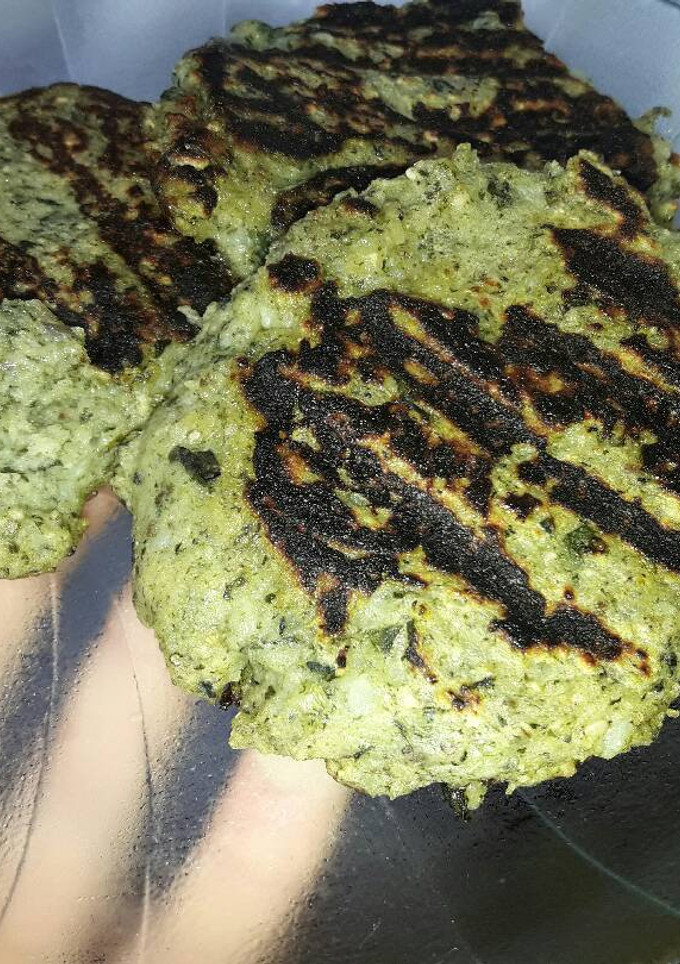 Una foto de Hamburguesas de papa y acelga vegg