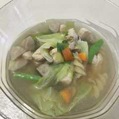 A picture of Sup Ayam Makaroni Non-MSG Simple ala Anak Kos.