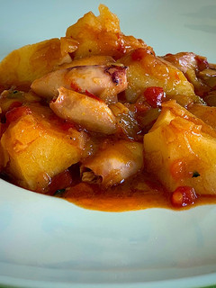 Una foto de Patatas con chipirones