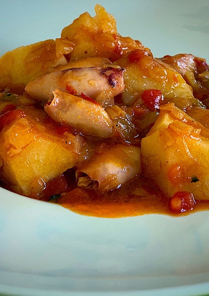 Una foto de Patatas con chipirones
