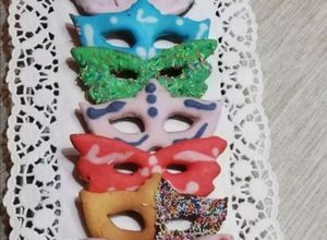 Foto di Mascherine di carnevale di pasta frolla glassate