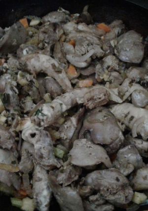 Una foto de Salteado de Menudos de Pollo y vegetales