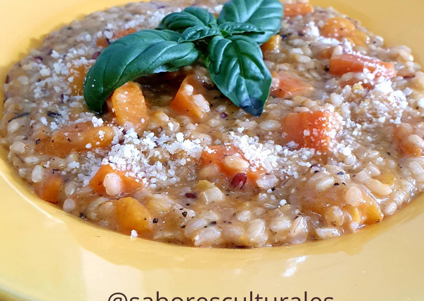 🍛 Risotto cremoso con arroz integral, calabaza y zanahorias