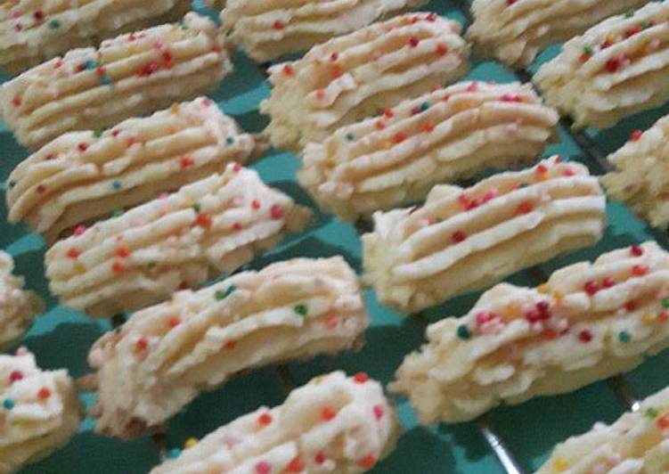 makanan Kue Sagu Keju Mak Nyuuss buat lebaran Jadi, mengenyangkan