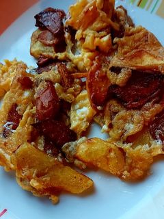 Fokhagymás-krumplis tojásrántotta recept fotója