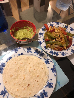 Una foto de Fajitas con guacamole